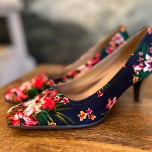 Aerosoles Heels - Floral Pattern